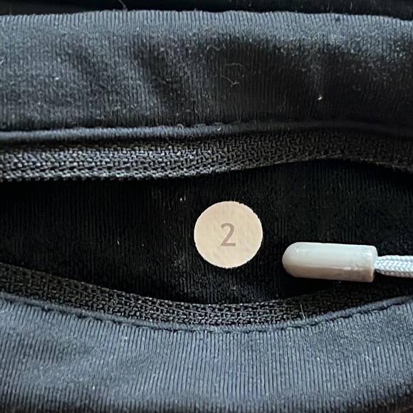 Lululemon Pace Setter Skirt. Beachy floral white fossil/black. EUC Size 2 - Picture 7 of 9